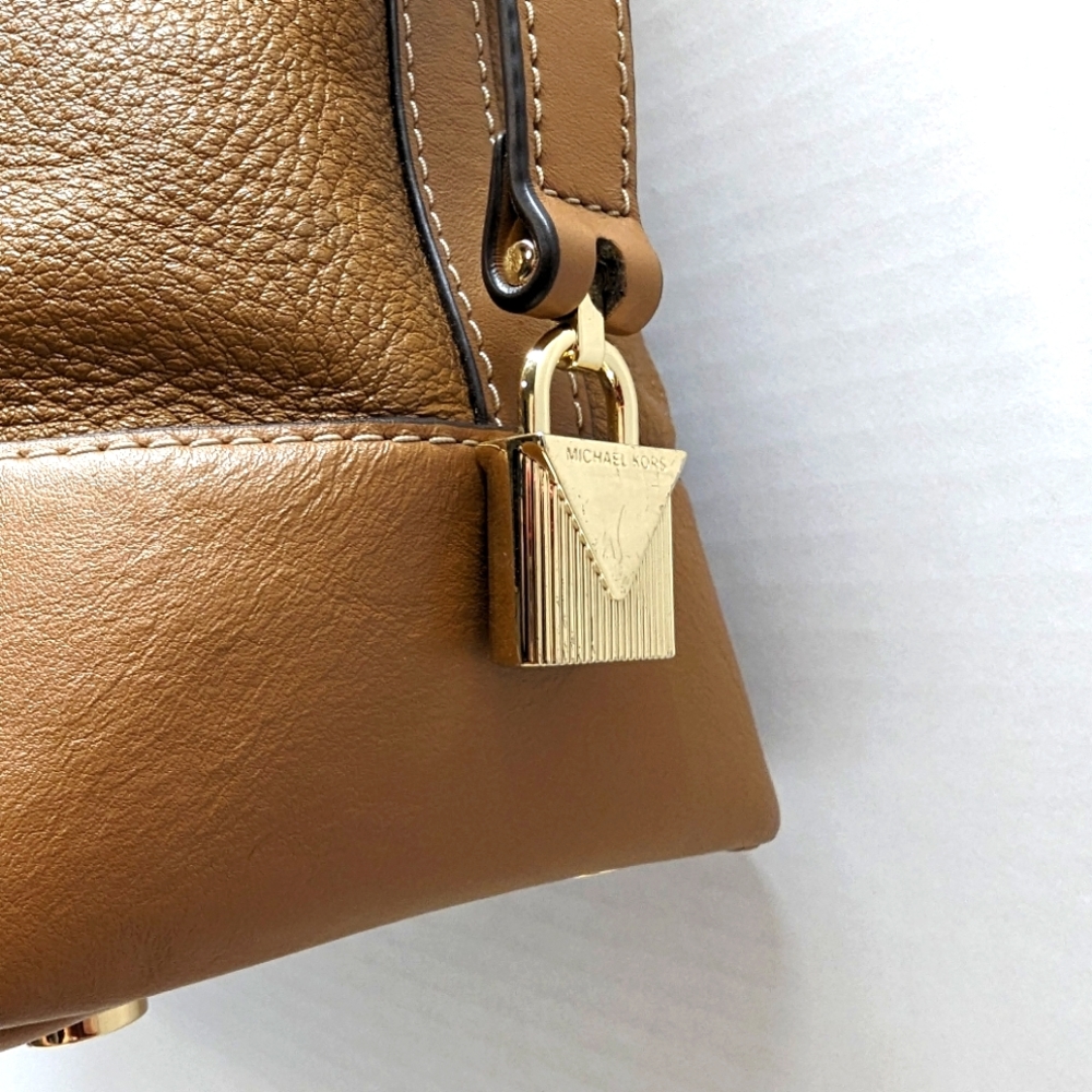 Michael Kors Crosby Pebbled Leather Bag - Every Day Purse - Picture 5 of 15